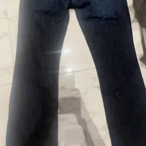  Super coola och jätte fina Mavi jeans.  Jättefina och coola, passar med nästan allting! tyvärr är de alldeles förstora för mig💘💖