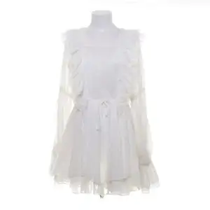 Säljer denna jättefina vita klänning från Shonajoy som är perfekt till sommaren eller studenten. Jag köpte den från Sellpy och den har inga defekter, prislapp sitter kvar. Köpte för 1200kr (pris kan diskuteras)