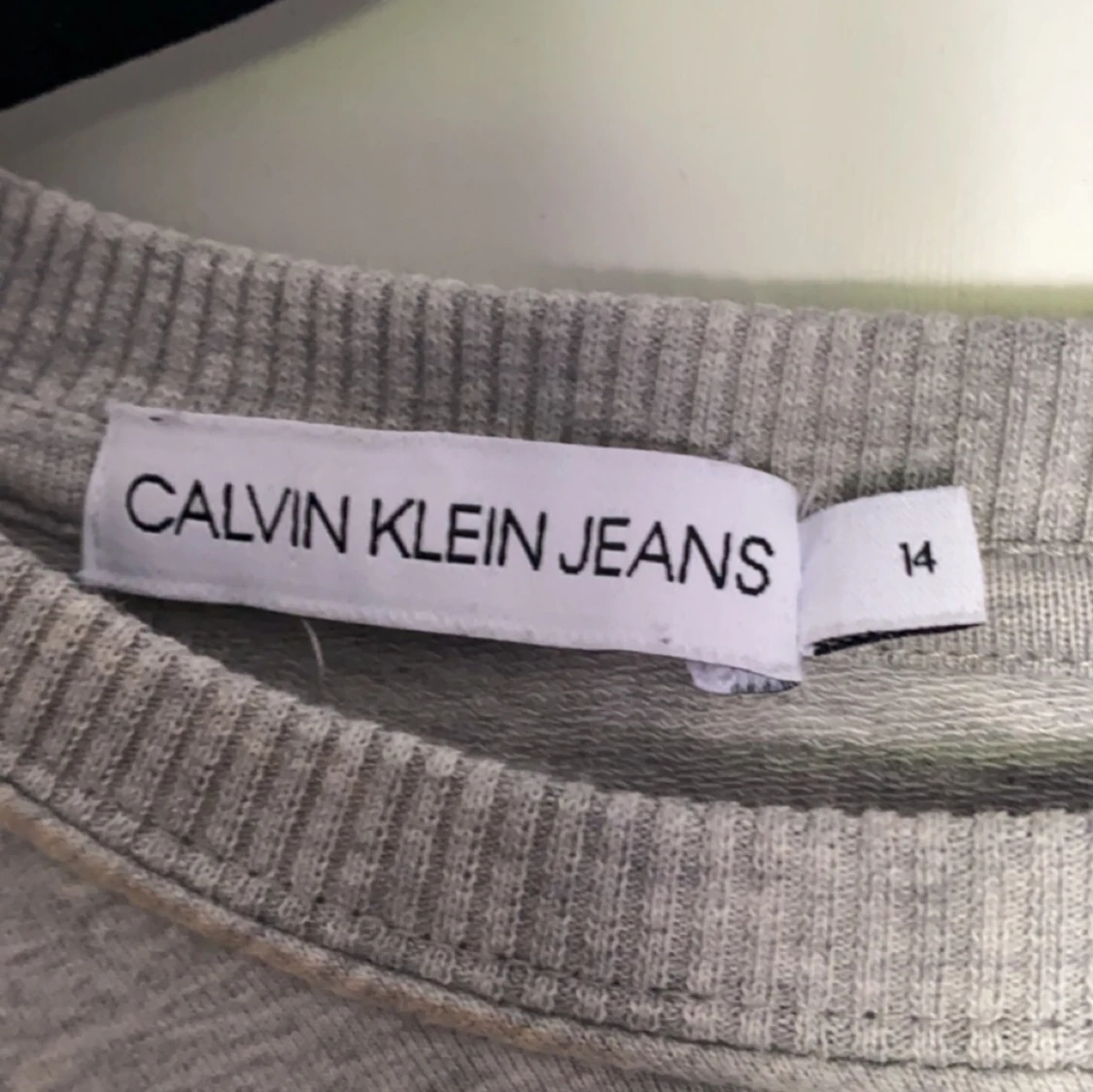 Calvin Klein  - 91