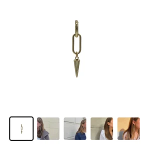 Alvaz essentials örhängen  - Säljer två örhängen från alvaz essentials i jättebra skick. Säljer en för 100 kr och två för 190 kr.Köparen står för frakten❤️