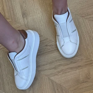 Clarks skor - Supersnygga clarks som jag tyvärr måate sälja pga fel storlek.. de är använda vid 2 tillfällen. Nypris 1399kr