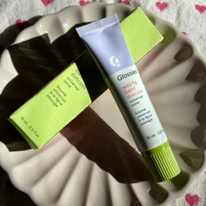Ny Glossier Wild fig läppbalsam  - Helt ny oöppnad Glossier Wild Fig balmdotcom, vegan. :)