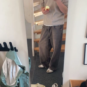 Baggy jeans  - Säljer dem här baggy jeansen som har en väldigt skön fade. De är i mycket bra skick och inte använda så mycket. Nypris 800kr. 