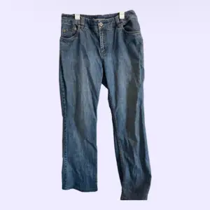 fina blåa jeans köpta secondhand. knappt använda! 