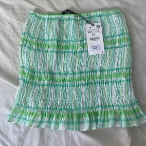 Kjol - Säljer min oanvända kjol från zara