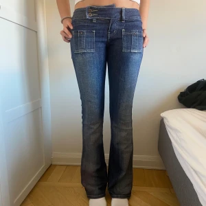 Lågmidjade jeans  - Säljer dessa diesel jeans i storlek 34/XS. Bra skick mycket lågmidjade! Säljer för 450!❤️