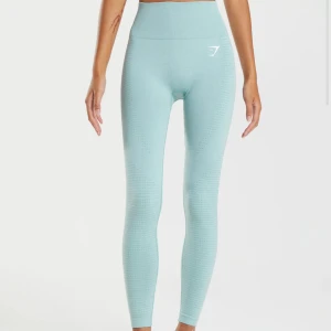 Träningsleggings - Superfina tights från gymshark som tyvärr blivit små. Modellen är vital 2.0