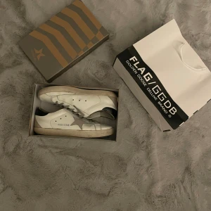 Golden goose skor  - Säljer ett par sjukt snygga golden goose skor. Tar emot byten, priset kan diskuteras vid snabb affär. Skriv i dm om intresserad