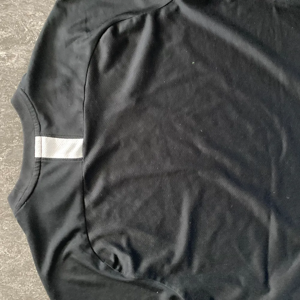 Nike tränings t shirt i 9/10 skick 👌. Storlek L. . T-shirts.