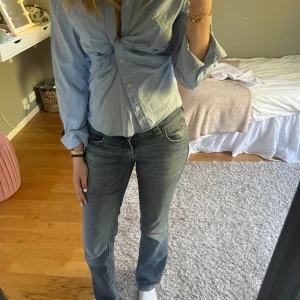 Zara skjorta - Säljer denna populära skjortan från zara. 😍😍