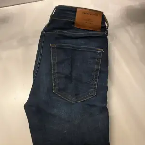 Ett par Jack & Jones som är slim fit  Bra kvalitet  W27 L32