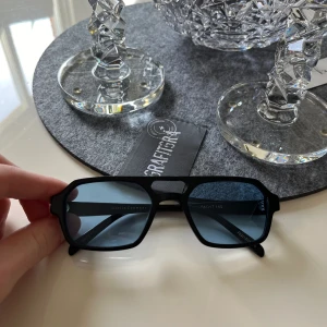 Corlin eyewear sam - Fint skick, de är använda i ca en månad, har tyvärr inte kvar boxen till. Nypris 1300