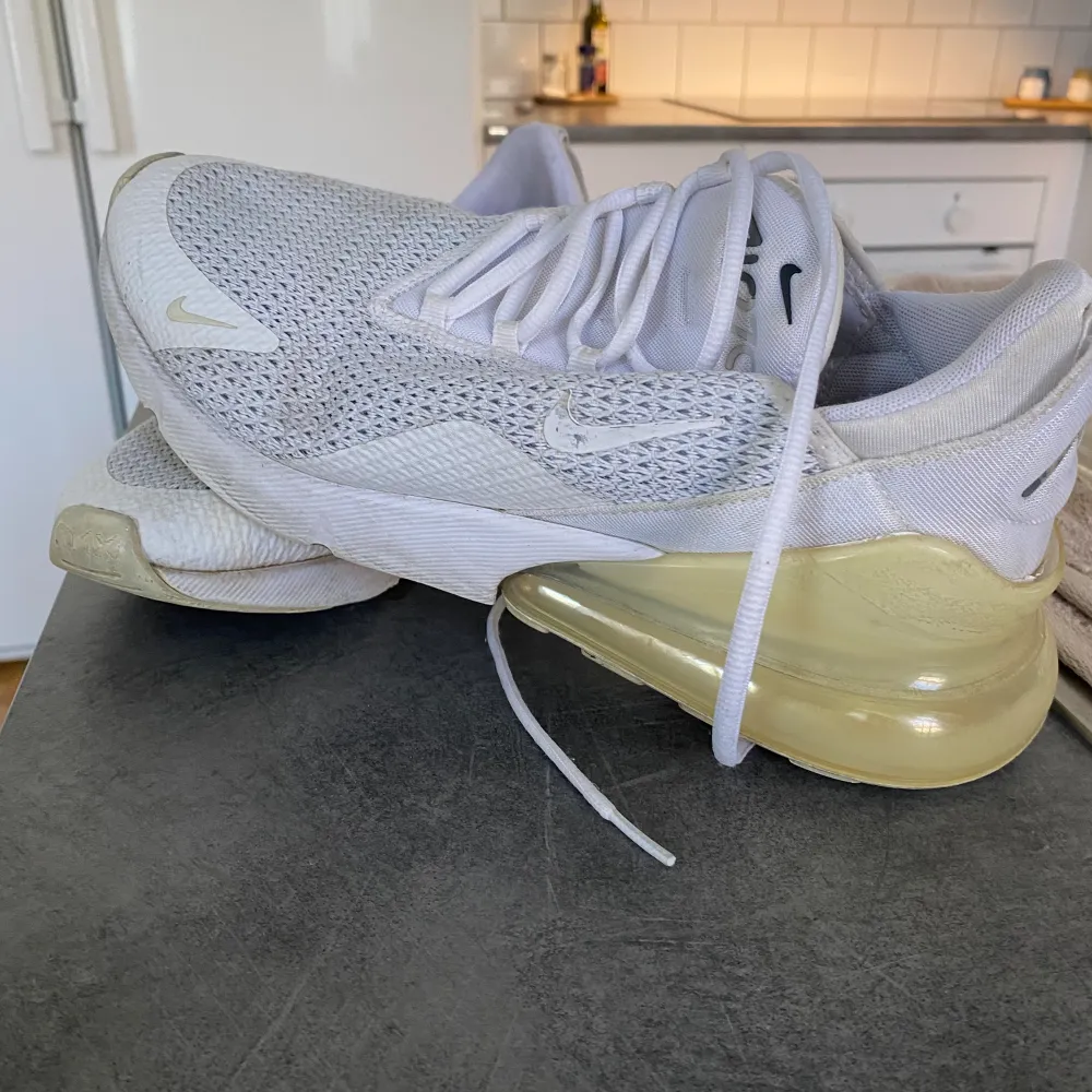 Nike skor storlek 43 använda ett par gånger går att tvätta och få dem nya direkt . Skor.