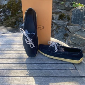 Tods loafers - Riktigt snygga loafers från Tods. Nypris ca 5000kr!  Sulan är 30 cm lång.