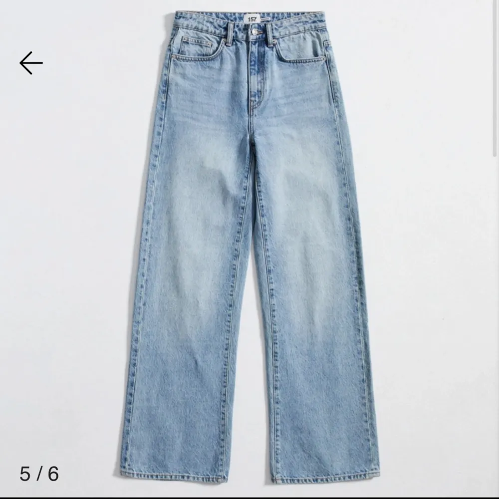 Säljer mina ljusblåa jeans som aldrig är använda. Jag säljer de för 120kr men köparen kommer även stå för frakt💗💗. Jeans & Byxor.