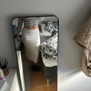 Vit kjol - Vit kjol från zara. Bra skick.
