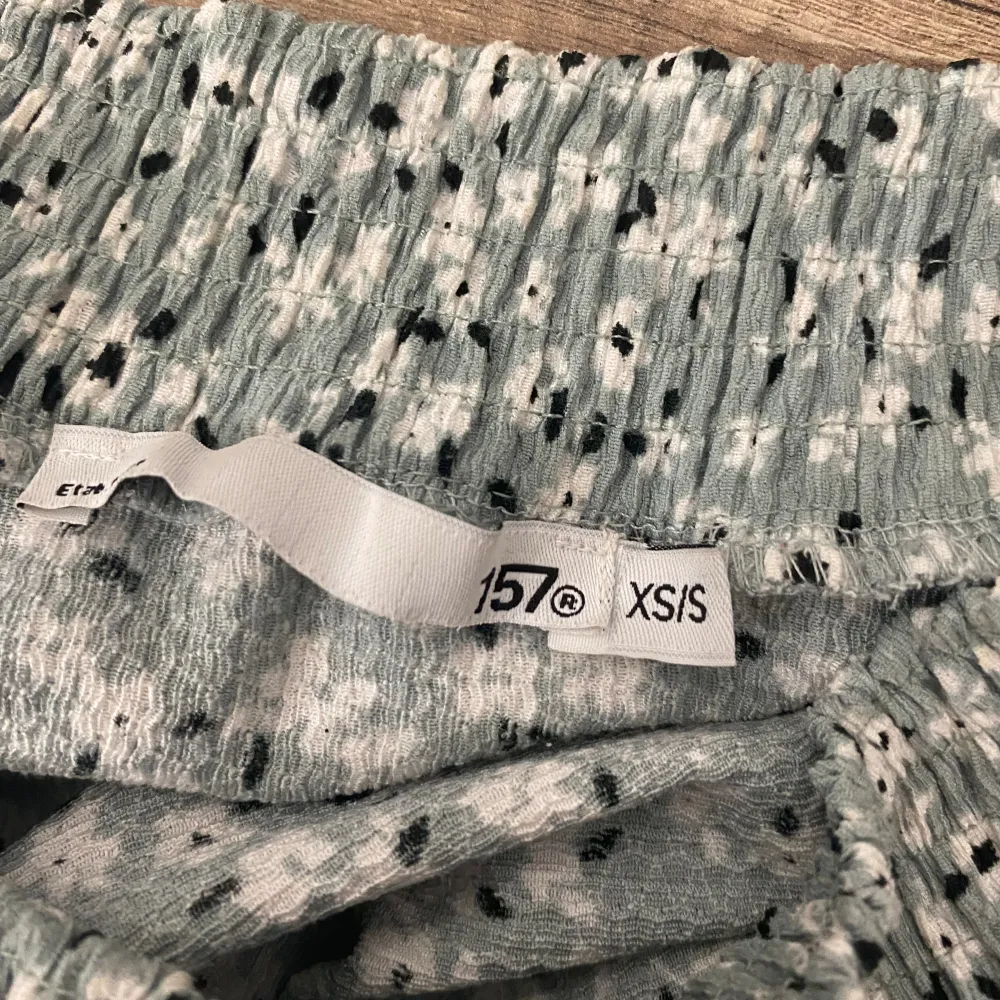 säljer två kjolar, en grön och en blå från lager 157 i strl xs/s || köp båda för 100kr|| inga defekter ||. Kjolar.