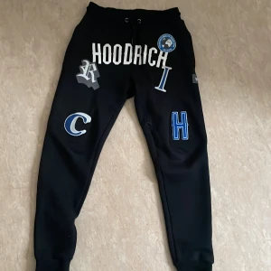 Hoodrich byxor - Det är inga skador på den. Storlek XS.