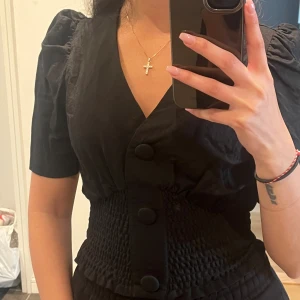 Svart topp  - Svart topp i storlek XS.