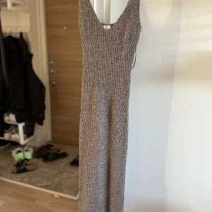 Stickad klänning  - Supermjuk & stretchig  Aldrig använd 