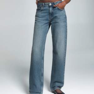 Midwaist jeans ifrån PULL&BEAR köpta från Zalando o knappt använda!