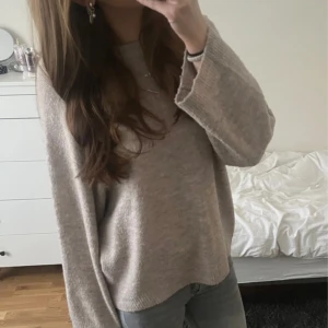 Beige stickad tröja - Bra skick!