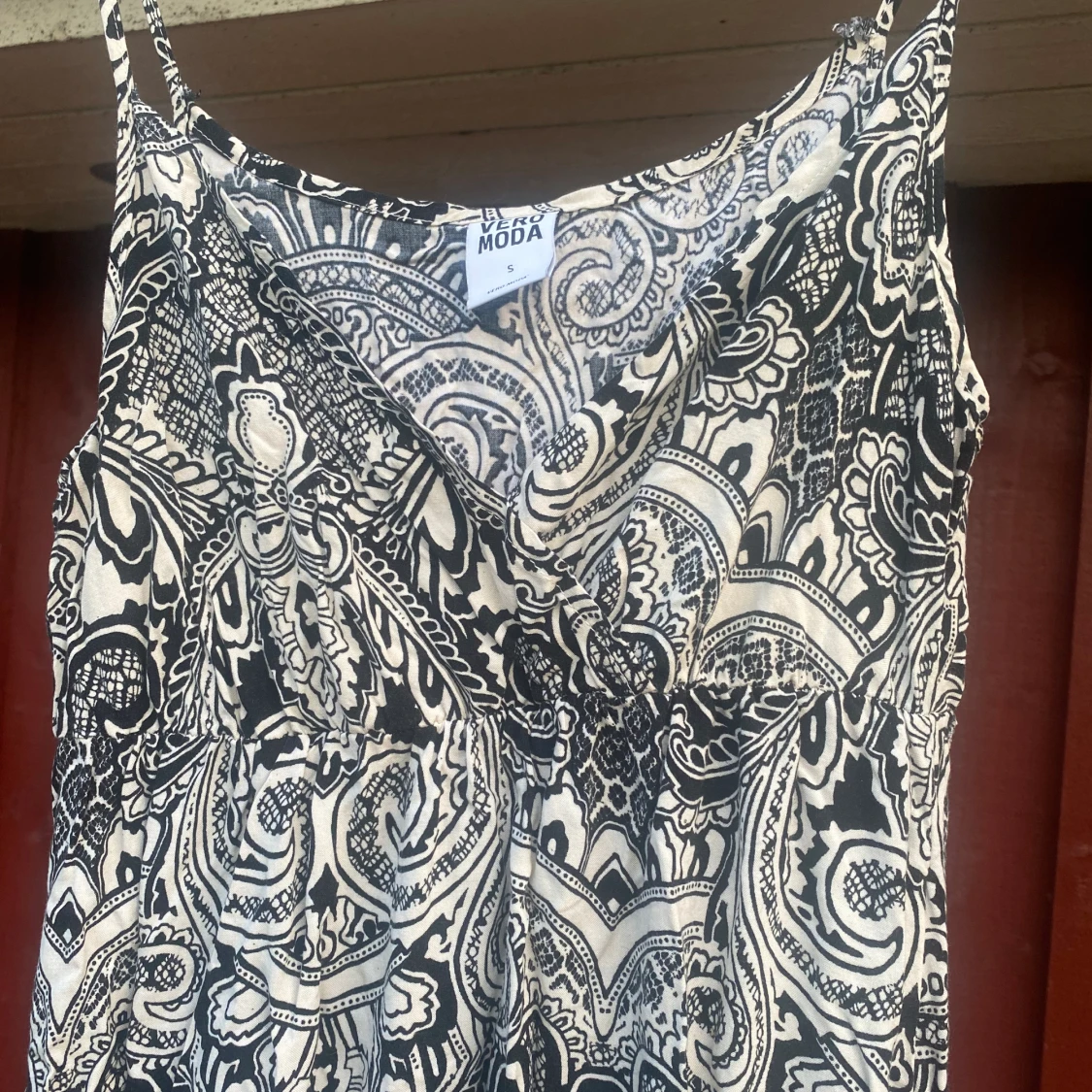 Långklänning i svartvitt mönster  - 90