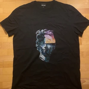 Cavalli T shirt (svart) - Köpt från farfetch 2019. Varan Stryks vid eventuellt köp!