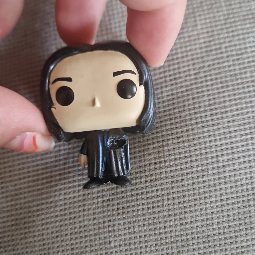 5 mini pop figurer av lärare i harry potter några små skador på lupin och snape dom man ser på dom två andra bilderna 150 för alla 35 för dom skadade och 45 för dom andra. Övrigt.