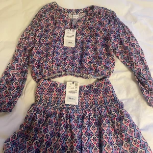Zara set - Säljer detta zara set som jag köpt här på plick med prislapp kvar. Säljer då kjolen var lite för kort för mig.