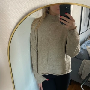 Stickad tröja - Stickad tröja från NA-KD. Storlek M