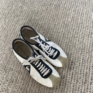 Sneakers le coc sportif - Säljer dessa sneakers från le coc sportif köpta second hand! Storlek 39💕