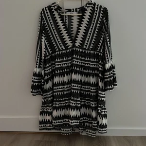 Klänning storlek xs - Fint skick. Inte mycket använd.