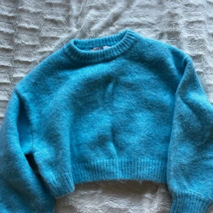 Croppad tröja - Stickad tröja som är croppad! Knappt använd