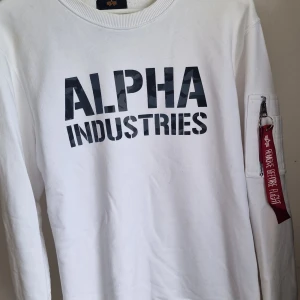 Alpha industries  - Fin tröja, används väldigt lite, säljar pga har för mycket kläder.