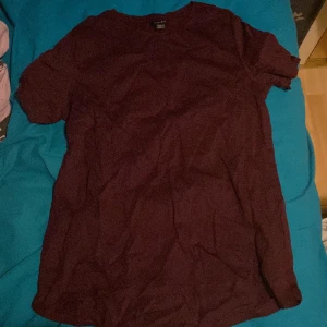 Neutral topp - En krusbär(?) färgad tröja från en supermarket i finland som jag aldrig använt ❤️