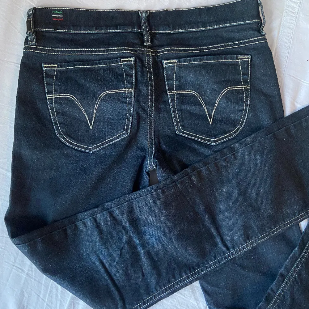 Ett par diesel jeans med raka ben och low waist, vintage.  pris går att diskutera💕. Jeans & Byxor.