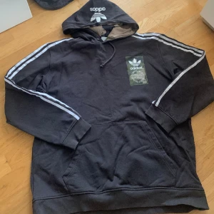 Adidas hoodie  - Snygg och skön baggy hoodie 