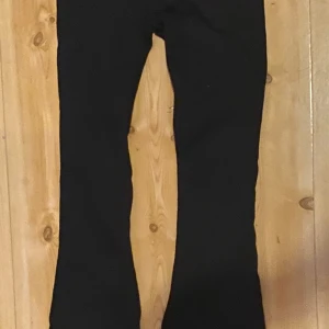 Jeans  - Svarta bootcut jeans 