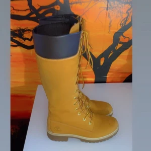 Timberlands stövlar 🧡 - Säljer mina fina stövlar från Timberland då jag inte använder dessa längre. I väldigt gott skick! Köpta i butik för 2600. 🧡💛