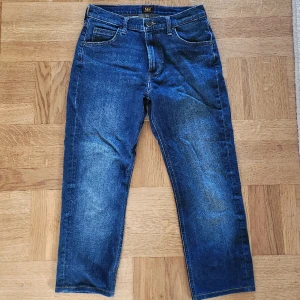 Lee jeans - cropped - Croppade Lee jeans i storlek 29 (midja). Knappt använda. Stretch.