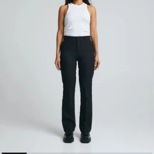 Kostymbyxor  - Säljer mina kostymbyxor som inte längre kommer till användning och som inte sitter bra. Nypris:499💕skriv för fler bilder