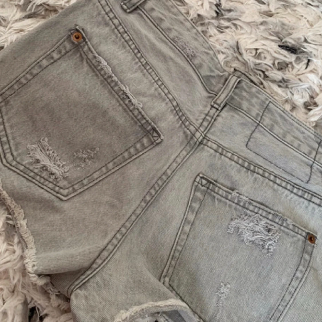 Ripped denim grey hot short w/worn tears - 91