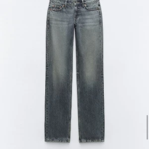 Zara Jenas låg midja trf - Zara jeans storlek 36 blå, låg midja trf kan bytas mot 34 eller 32 Alla lappar kvar!!! Aldrig använda 