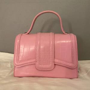 Liten, söt och charmig rosa väska från Zara! 
