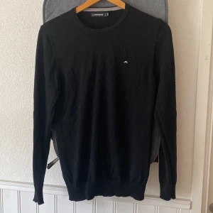 J.Lindeberg tröja  - En helt felfri J.Lindeberg tröja som är köpt på deras hemsida. Storlek m nypris 1100kr