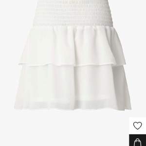 Säljer denna volang kjol från Chelsea i storlek s ❤️