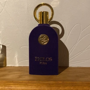 Parfym  - Säljer denna goa parfym som är en klon av Xerjoff erba pura. Luktar extremt likt och håller 7-10h på mig. Går inte att se men skulle uppskatta runt 90ml kvar. Hör av dig vid minsta fundering