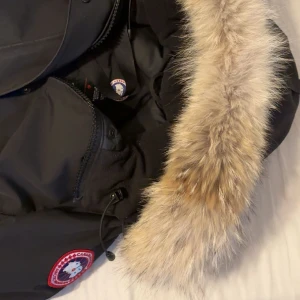 Canada goose Victoria parka  - Inga skador. Storlek Xs. Pris kan diskuteras vid snabb affär. Kvitto finns 