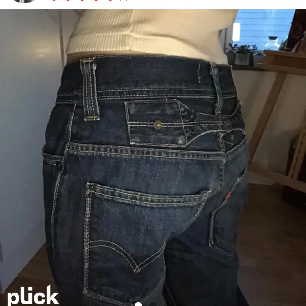 Säljer dessa low waist bootcut jeans då dem inte kommer till användning längre, kontakta gärna ifall du har några frågor ❤️. Toppar.
